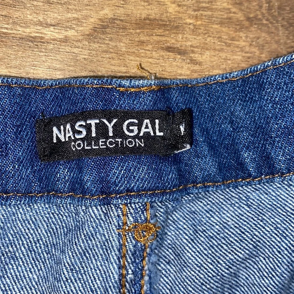 Nasty Gal denim paper bag high waisted shorts size medium - Picture 4 of 8